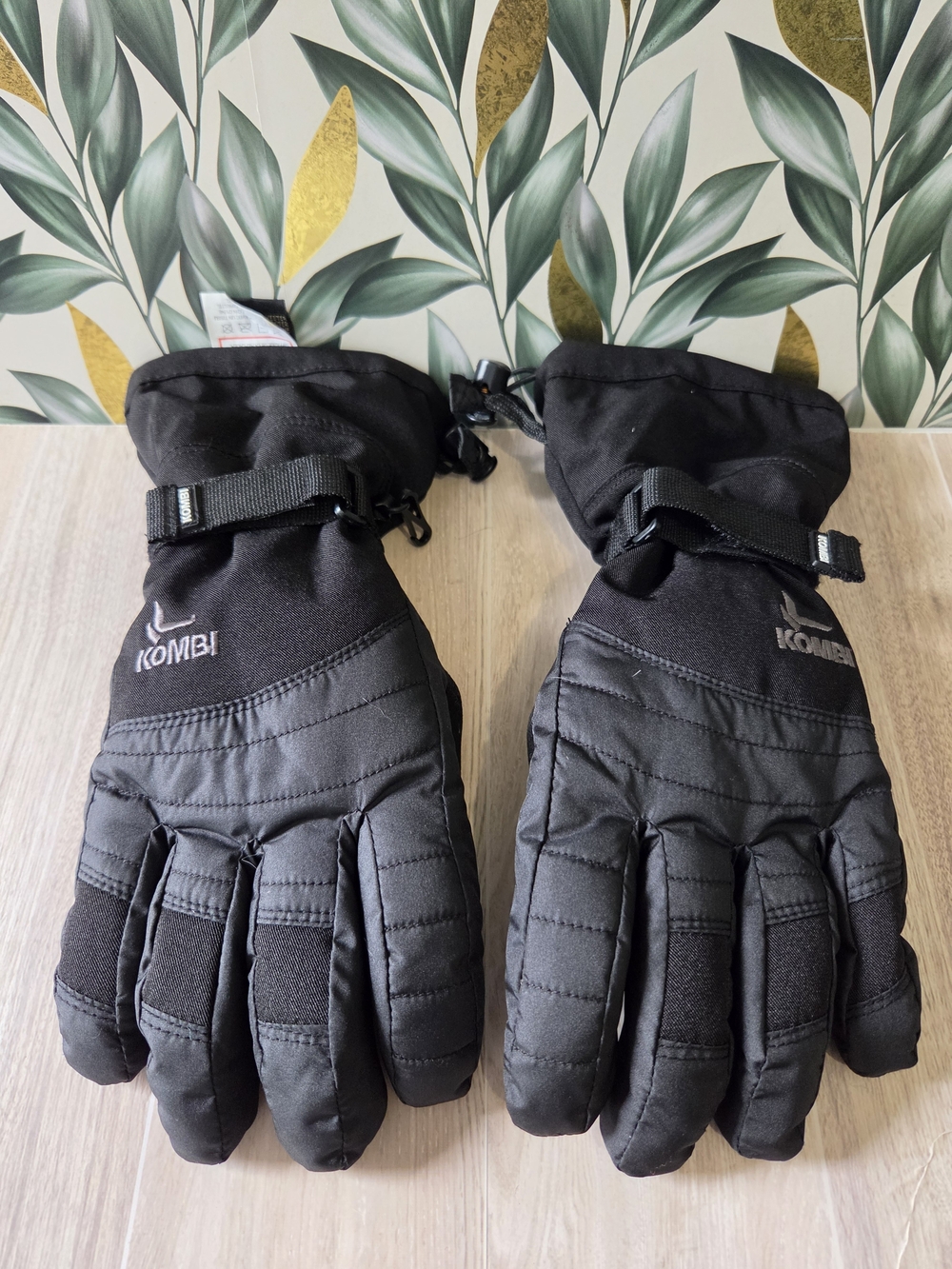 Kombi Waterguard Waterproof Insulated Ski Snowboard Gloves Black Women's Large